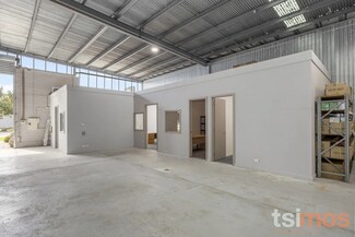 Más detalles de 37 Taunton Drive, Cheltenham - Nave en venta