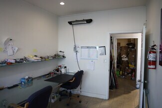 Más detalles de 13045 84th Ave, Surrey, BC - Nave en venta