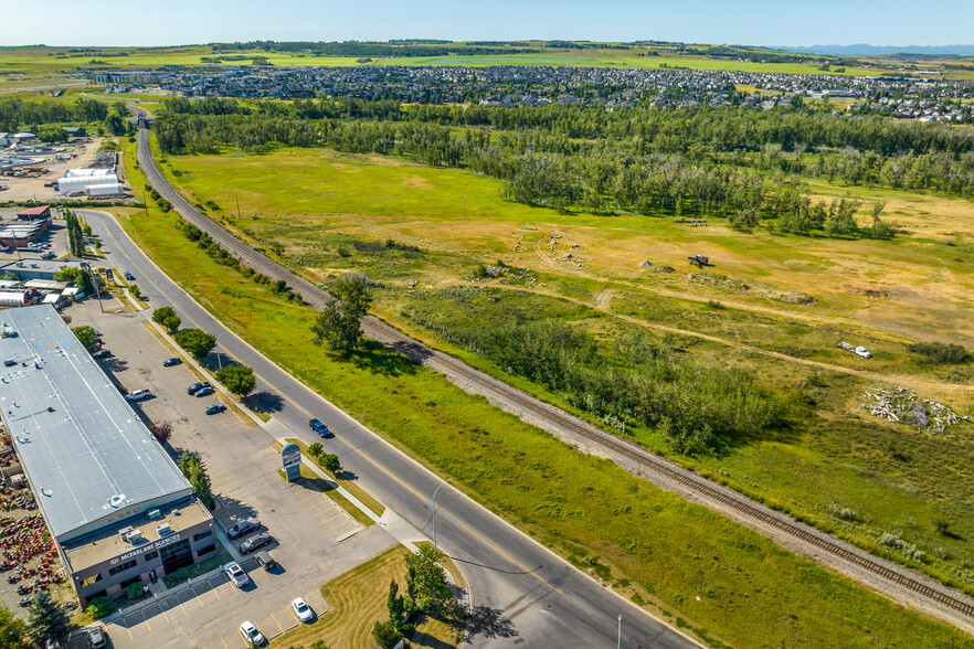 201 N Railway St, Okotoks, AB en venta - Foto del edificio - Imagen 2 de 4