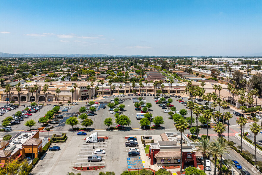 2500 S Vineyard Ave, Ontario, CA en alquiler - Vista aérea - Imagen 1 de 2