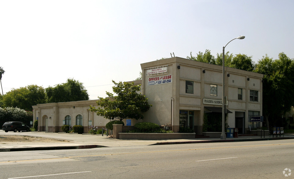 259 Sierra Madre Villa Ave, Pasadena, CA en alquiler - Foto del edificio - Imagen 2 de 17