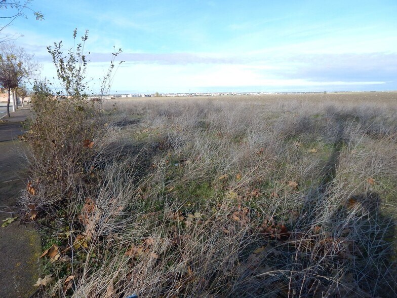 Terreno en Martín Muñoz de la Dehesa, Segovia en venta - Foto del edificio - Imagen 1 de 10