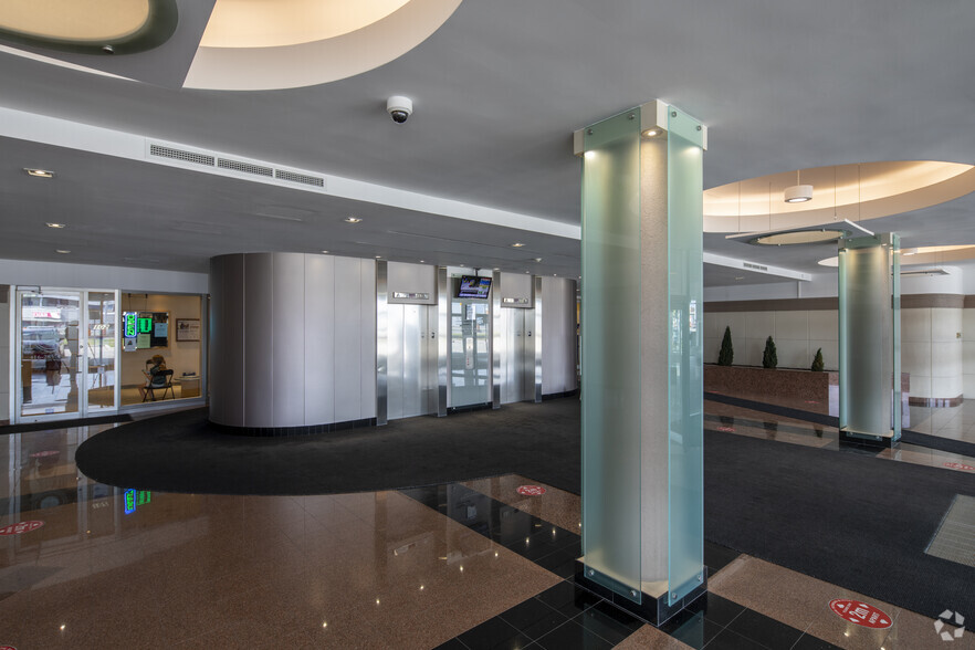 1940 Eglinton Ave E, Toronto, ON en alquiler - Lobby - Imagen 3 de 8