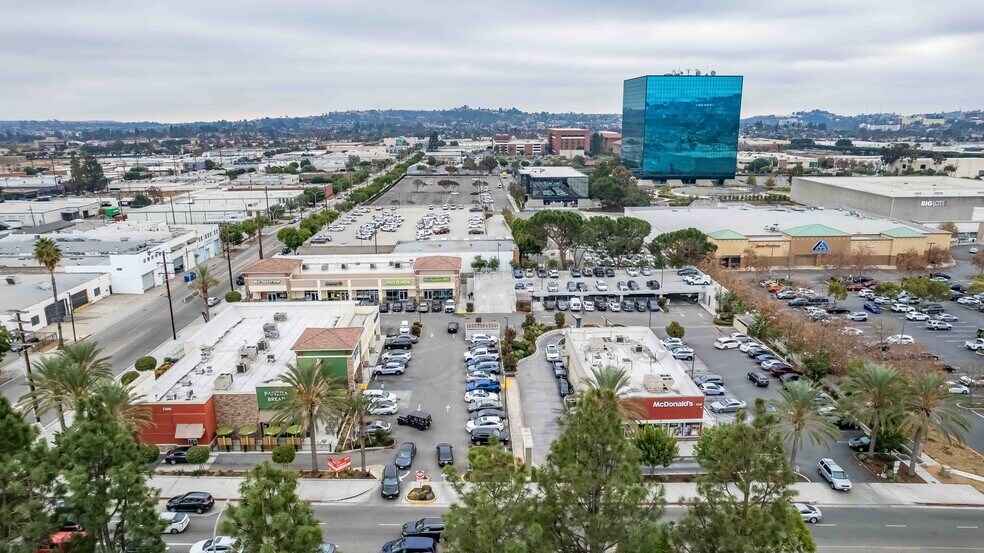 W Commonwealth Ave, Alhambra, CA en alquiler - Foto del edificio - Imagen 2 de 5