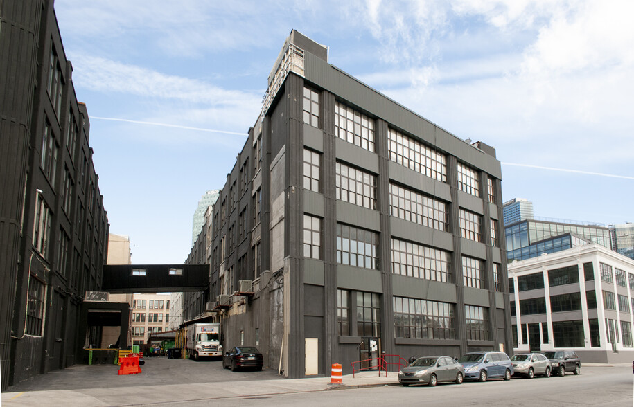 47-32 Austell Pl, Long Island City, NY en alquiler - Foto del edificio - Imagen 1 de 11