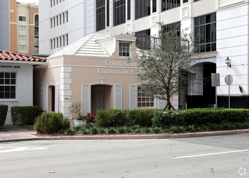 356 Alhambra Cir, Coral Gables, FL en alquiler - Foto del edificio - Imagen 1 de 16