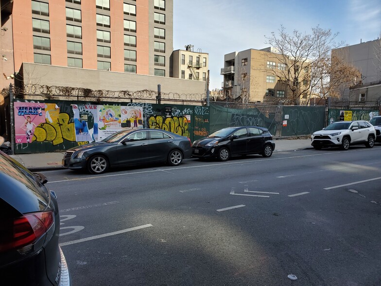 67 Meserole St, Brooklyn, NY en alquiler - Foto del edificio - Imagen 2 de 6