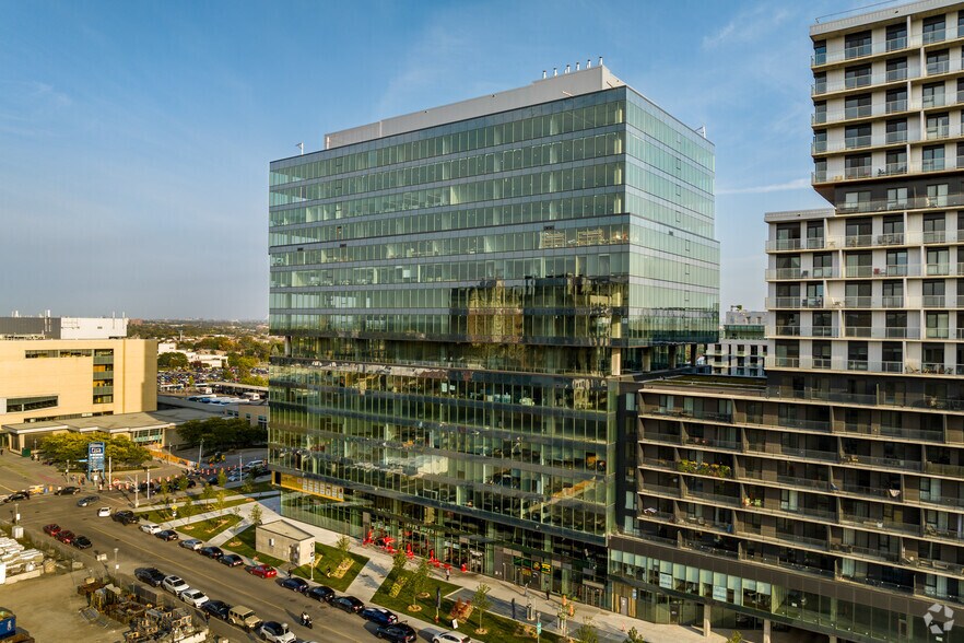 2000 Rue Jacques-Tétreault, Laval, QC en alquiler - Foto del edificio - Imagen 3 de 9