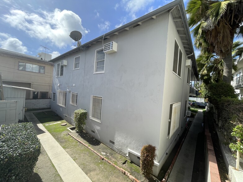 1124 Glenville Dr, Los Angeles, CA en venta - Foto del edificio - Imagen 3 de 8