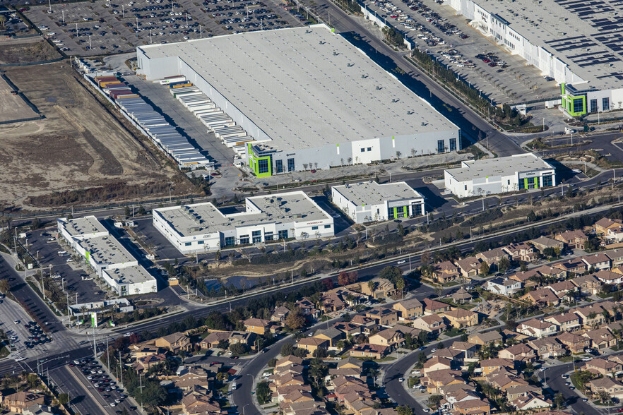 5379 Hamner Ave, Eastvale, CA en alquiler - Foto del edificio - Imagen 3 de 5