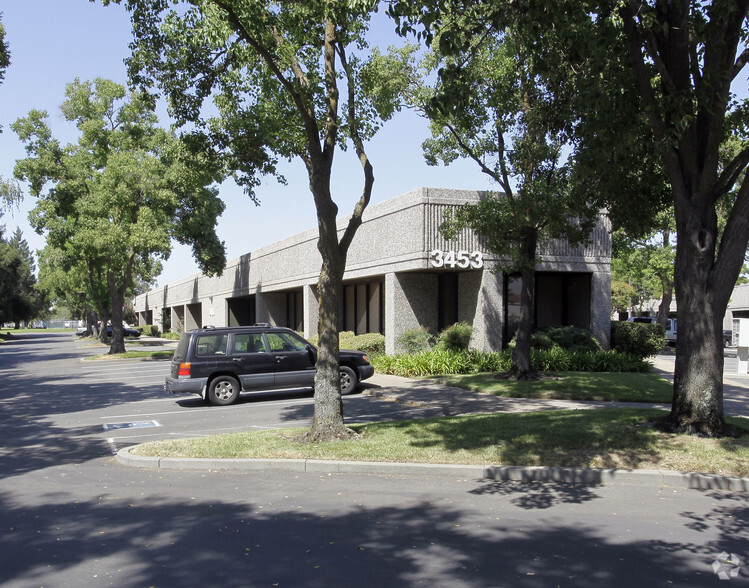 3453 Ramona Ave, Sacramento, CA en alquiler - Foto del edificio - Imagen 3 de 4