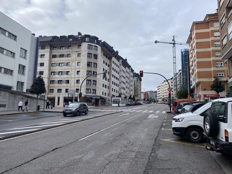 Calle de Alejandro Casona, 28, Oviedo, Asturias en venta - Foto del edificio - Imagen 3 de 7