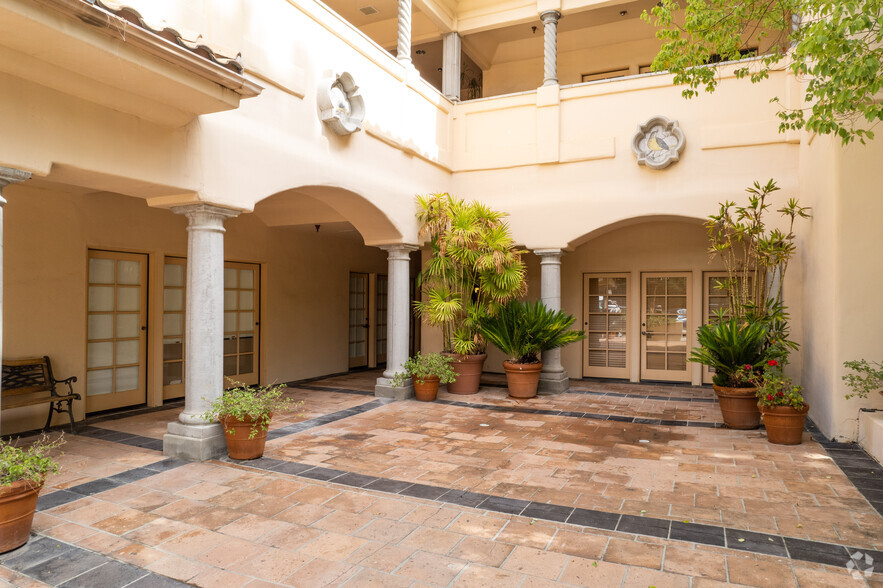 28040 Dorothy Dr, Agoura Hills, CA en venta - Foto del edificio - Imagen 2 de 105