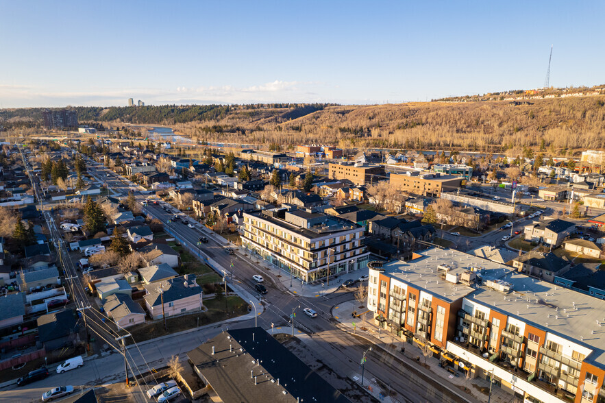 4529-4535 Bowness Rd NW, Calgary, AB en alquiler - Vista aérea - Imagen 3 de 9