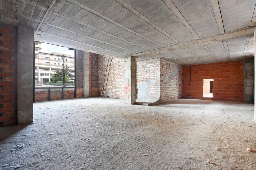Local en Granada en venta - Foto de la construcción - Imagen 3 de 23