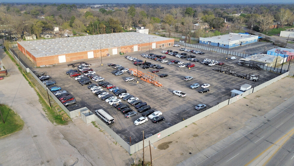 9001 Jensen Dr, Houston, TX en alquiler - Foto del edificio - Imagen 1 de 15