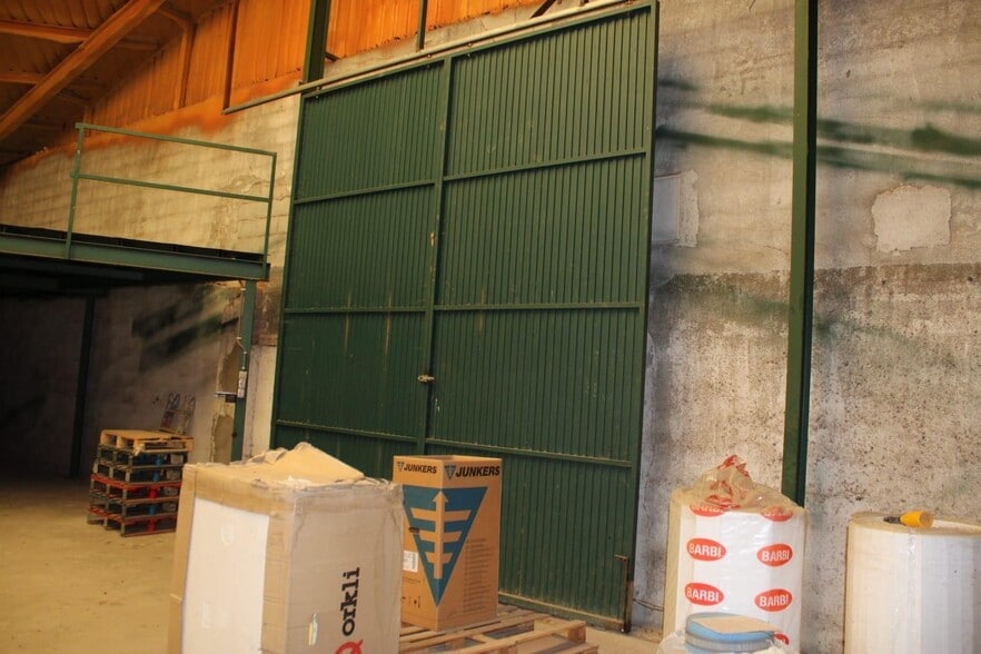 Nave en Cáceres en venta - Foto del edificio - Imagen 3 de 17