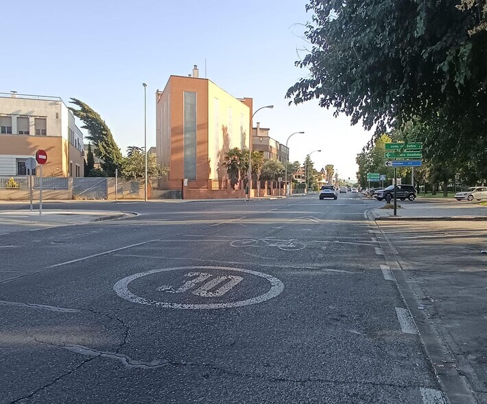 Local en Córdoba, Córdoba en alquiler - Foto del edificio - Imagen 3 de 4