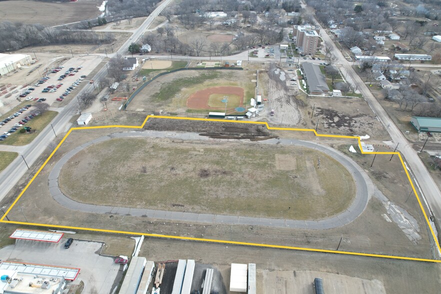 501 Crawford St, Clay Center, KS en venta - Vista aérea - Imagen 1 de 6