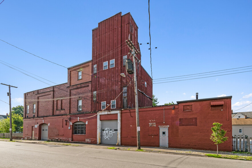 3135 Sackett Ave, Cleveland, OH en venta - Foto del edificio - Imagen 2 de 11