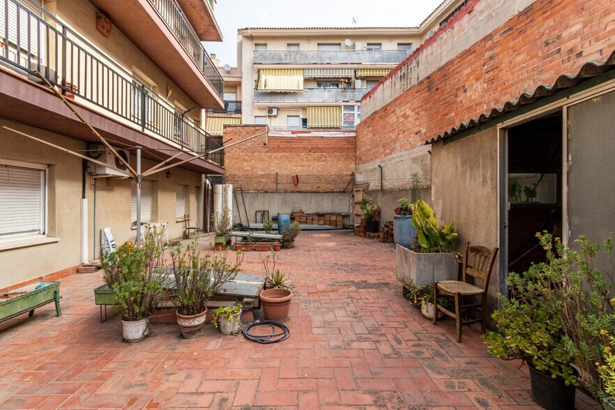 Edificio residencial en Polinyà, Barcelona en venta - Foto del edificio - Imagen 3 de 50