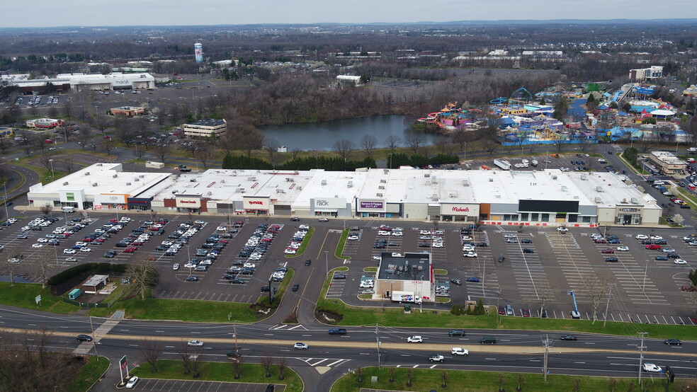 2424 E Lincoln Hwy, Langhorne, PA en alquiler - Foto del edificio - Imagen 1 de 6