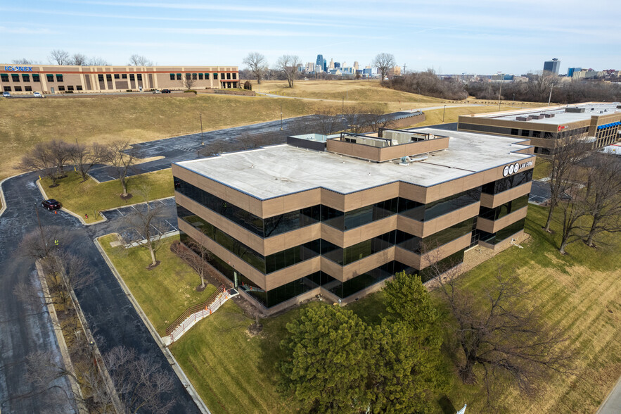 10 E Cambridge Cir, Kansas City, KS en alquiler - Foto del edificio - Imagen 3 de 33