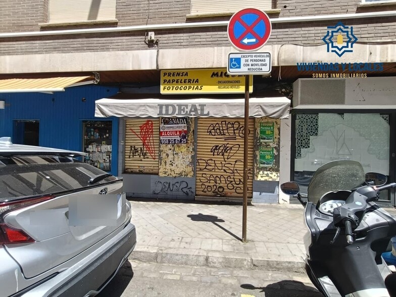 Calle Azorín, Granada, Granada en alquiler - Foto del edificio - Imagen 3 de 6