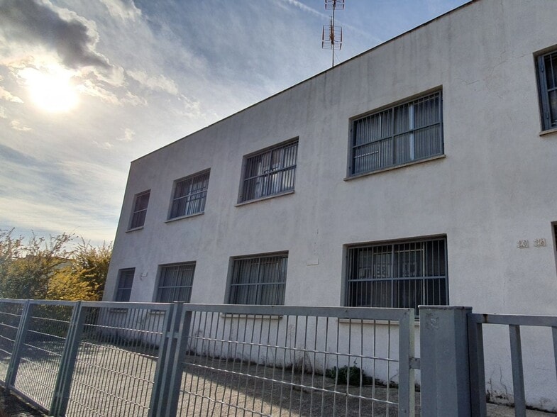 Nave en Esplugues de Llobregat, Barcelona en alquiler - Foto del edificio - Imagen 2 de 50