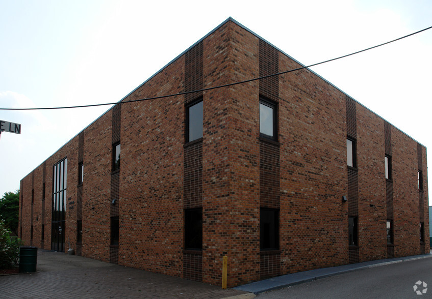 1 Dunbar Ave, Dunbar, WV en alquiler - Foto del edificio - Imagen 1 de 4