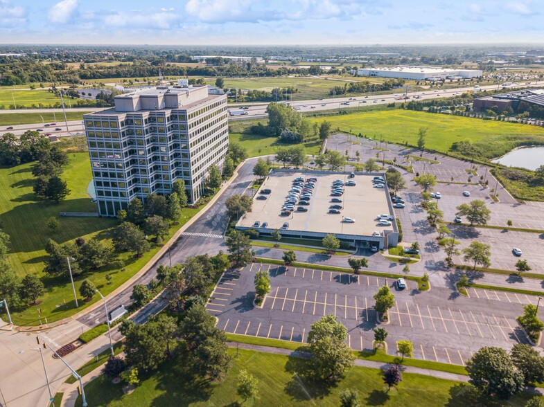 1901 N Roselle Rd, Schaumburg, IL en alquiler - Foto del edificio - Imagen 3 de 15