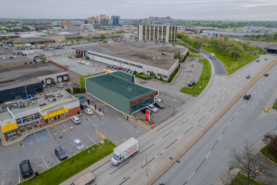 7965 Boul Langelier, Montréal, QC en alquiler - Vista aérea - Imagen 3 de 11