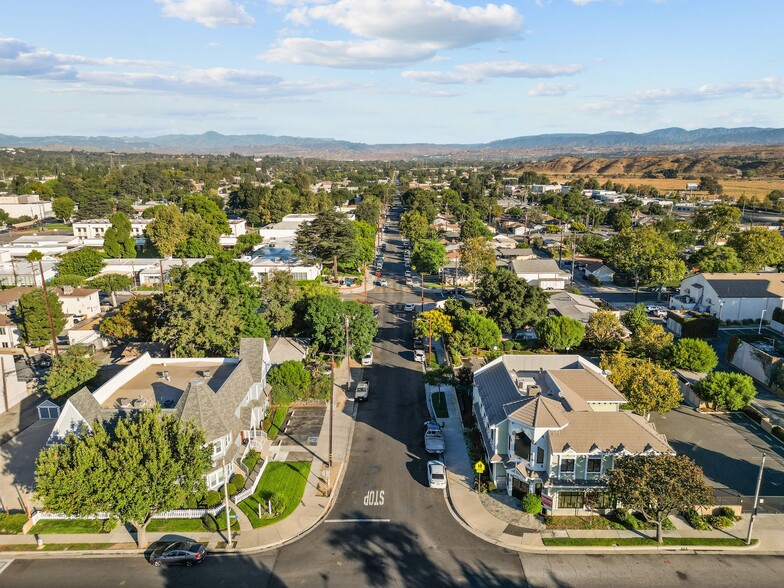 24513 Walnut St, Santa Clarita, CA en venta - Vista aérea - Imagen 3 de 20