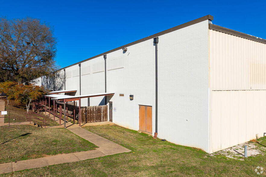 1300 E Rusk St, Jacksonville, TX en alquiler - Foto del edificio - Imagen 2 de 17