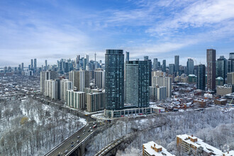 575 Bloor St E, Toronto, ON - VISTA AÉREA  vista de mapa