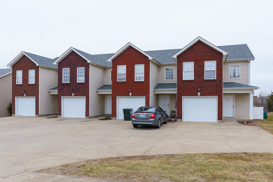 141 Darby Woods Ct, Radcliff, KY en venta - Foto del edificio - Imagen 1 de 11