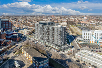 2050 W Ogden Ave, Chicago, IL - VISTA AÉREA  vista de mapa