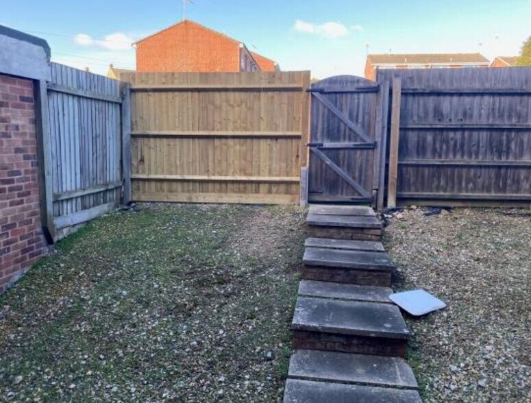 222-224 Frobisher Rd, Rugby en venta - Foto del edificio - Imagen 2 de 2