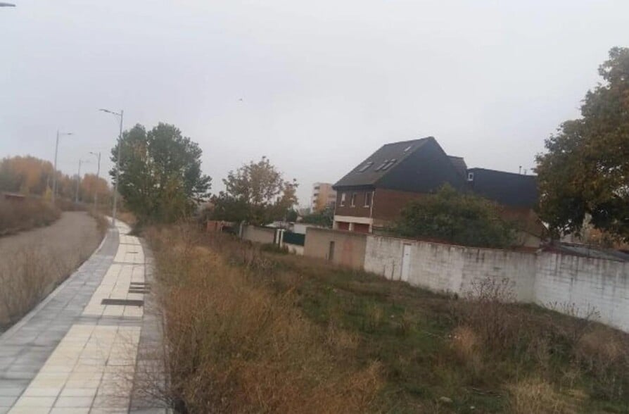 Terreno en León, León en alquiler - Foto del edificio - Imagen 3 de 4