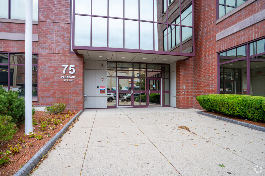 75 Pleasant St, Malden, MA en alquiler - Foto del edificio - Imagen 3 de 8