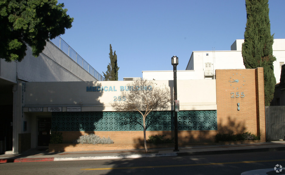 255 E Orange Grove Ave, Burbank, CA en alquiler - Foto del edificio - Imagen 1 de 3