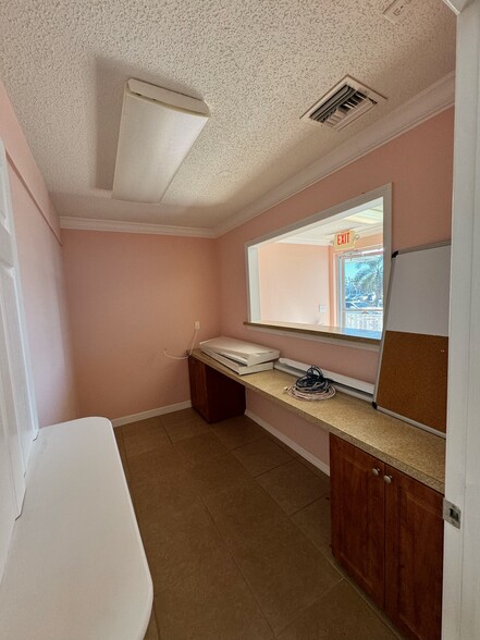 1303 SE 47th Ter, Cape Coral, FL en alquiler - Foto del edificio - Imagen 3 de 5