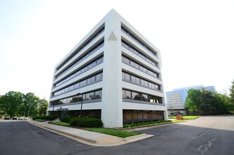 7927 Jones Branch Dr, McLean, VA en alquiler Foto del edificio- Imagen 1 de 1