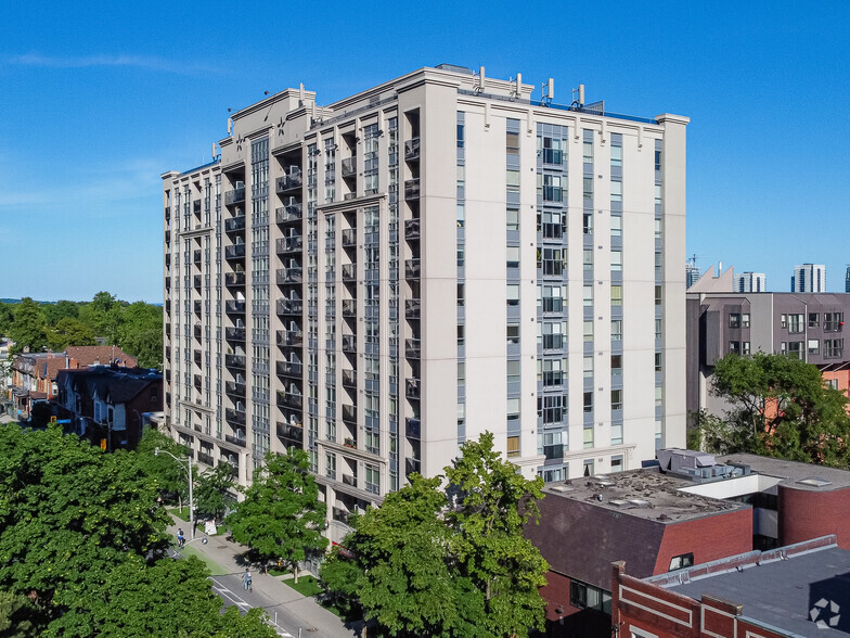 225 Wellesley St E, Toronto, ON en venta - Foto principal - Imagen 1 de 2