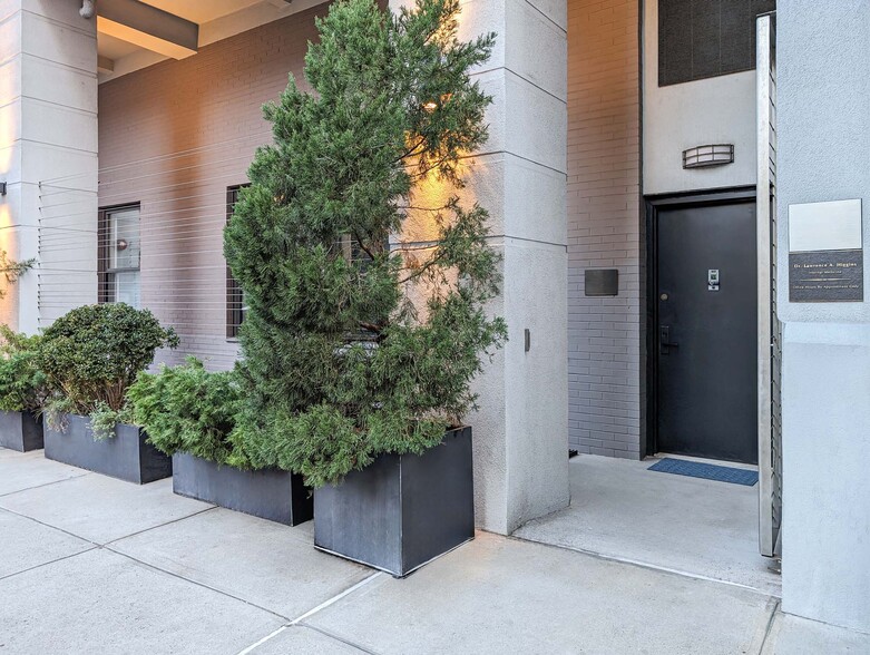 251 W 19th St, New York, NY en venta - Foto del edificio - Imagen 2 de 19