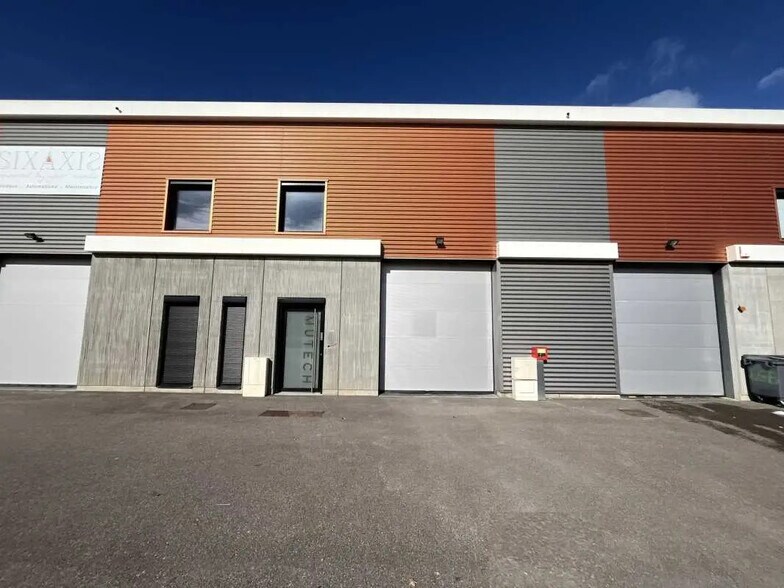 165 Avenue Henri Schneider, Meyzieu en alquiler - Foto del edificio - Imagen 3 de 10