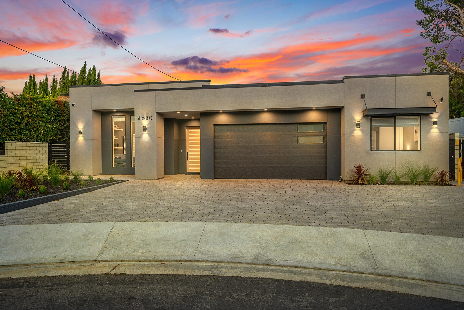 4637 Laurel Canyon Blvd, Valley Village, CA en venta Foto principal- Imagen 1 de 1