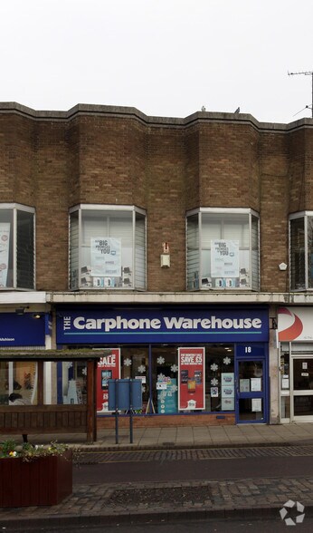 18 The Square, Market Harborough en venta - Foto del edificio - Imagen 2 de 2