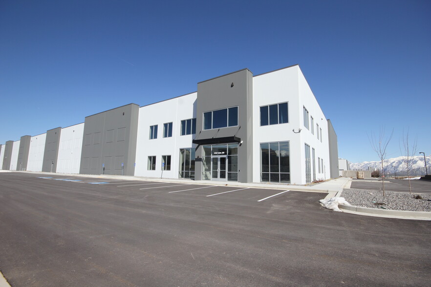 6363 W Dannon Way, West Jordan, UT en alquiler - Foto del edificio - Imagen 2 de 8