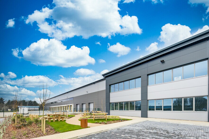 1 Michigan Dr, Milton Keynes en alquiler - Foto del edificio - Imagen 3 de 3